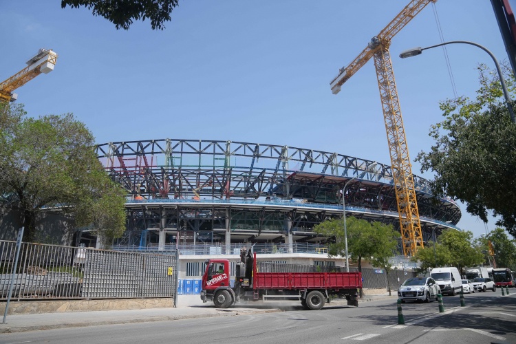 必发体育-世体：巴萨等待诺坎普改造的完工证书，球场部分开放&amp;容纳27000人