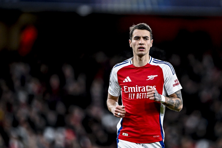 镜报:阿森纳持续推进阵容调整,基维奥尔与海因潜在离队动态更新