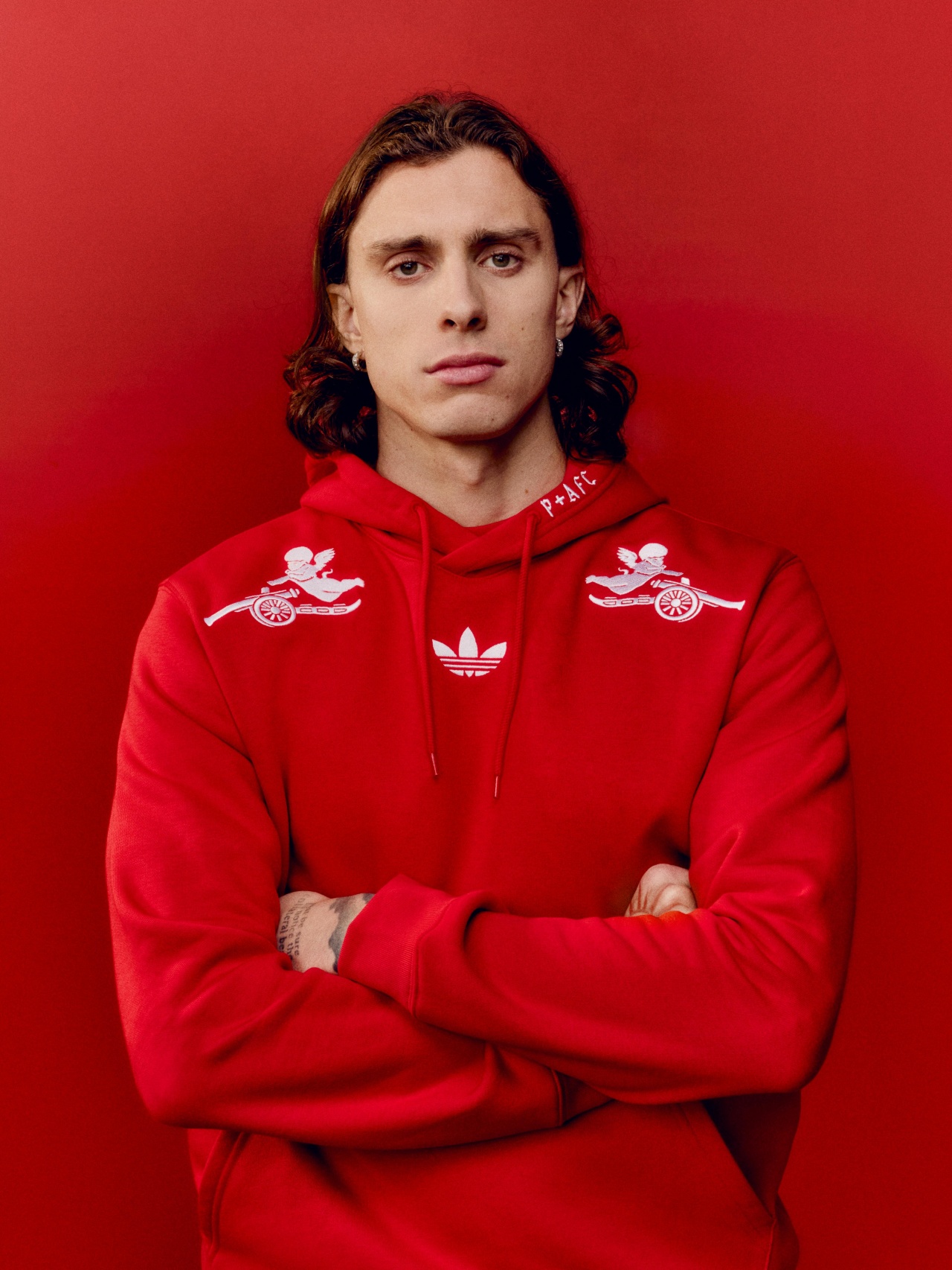 必发app-阿森纳今日正式发布阿迪达斯x阿森纳xPlaces+Faces三方联名系列