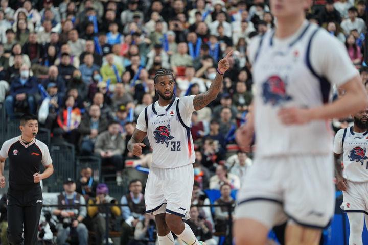 必发-体坛午爆｜山东男篮今晚客战广州龙狮，中国女足明战乌兹别克斯坦